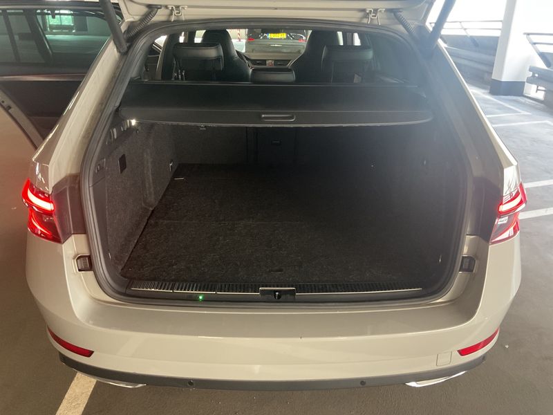 Skoda Superb 1.4 Plug-in Hybrid Sportline iV — zdjęcie 10