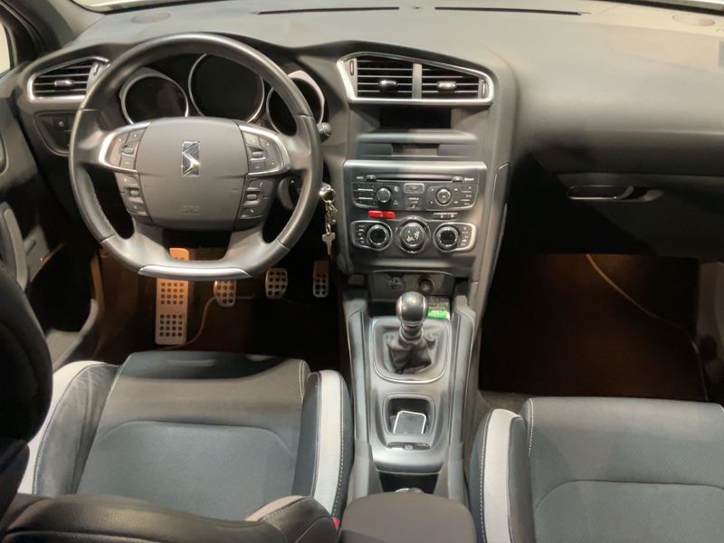 Citroen DS4 1.6 e-HDi Chic — zdjęcie 12