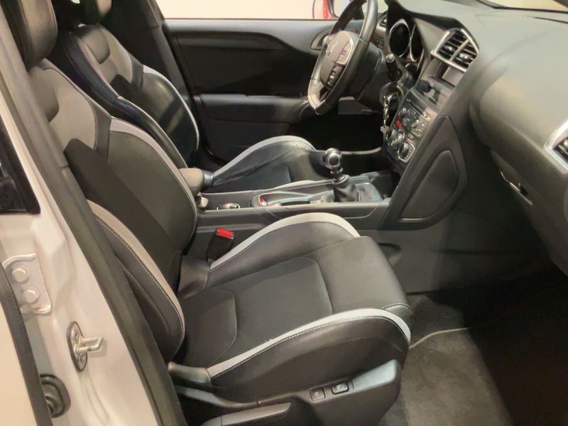 Citroen DS4 1.6 e-HDi Chic — zdjęcie 11