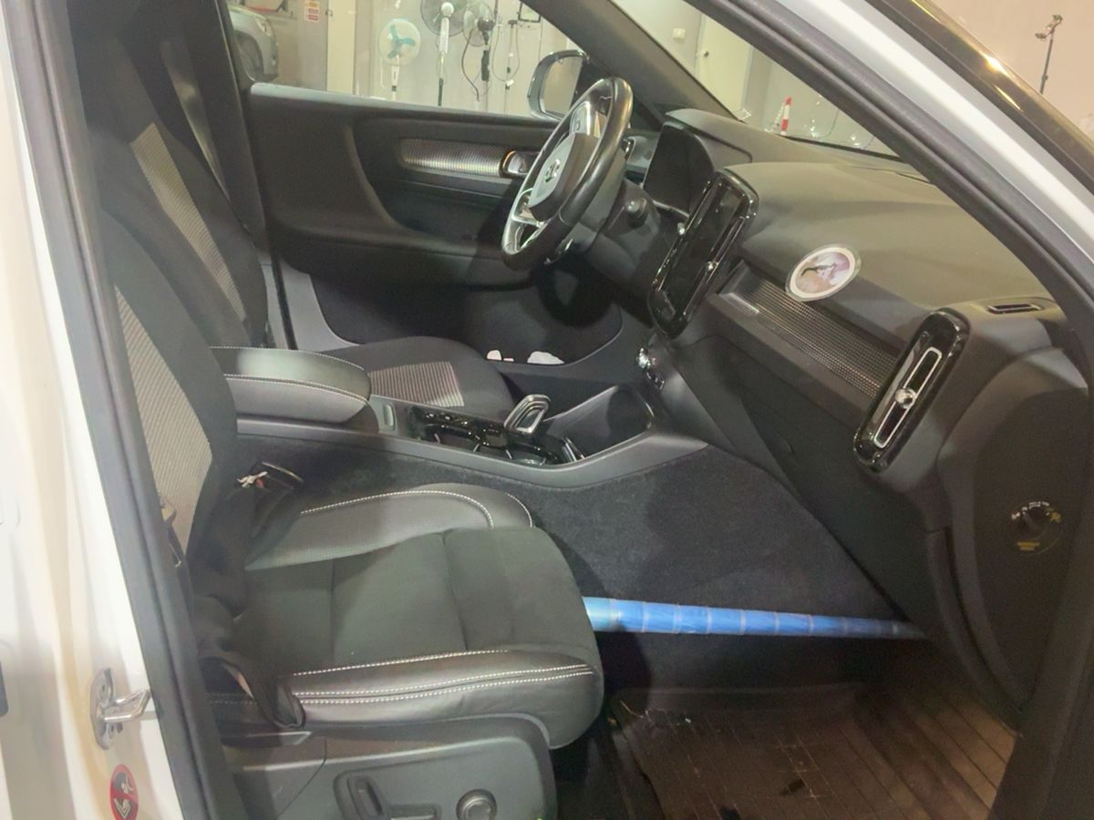 Volvo XC40 2018 — photo 17