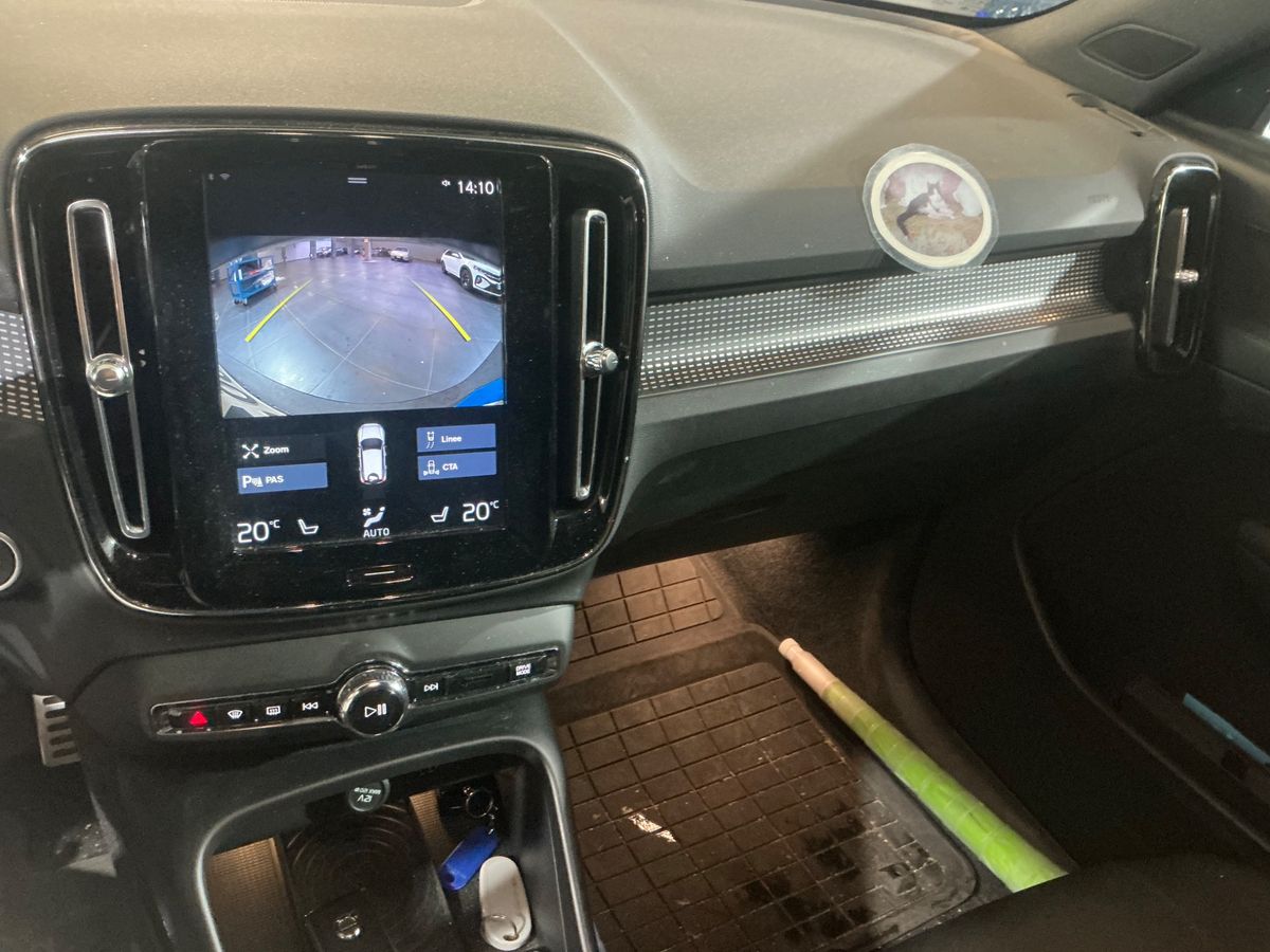 Volvo XC40 2018 — photo 34
