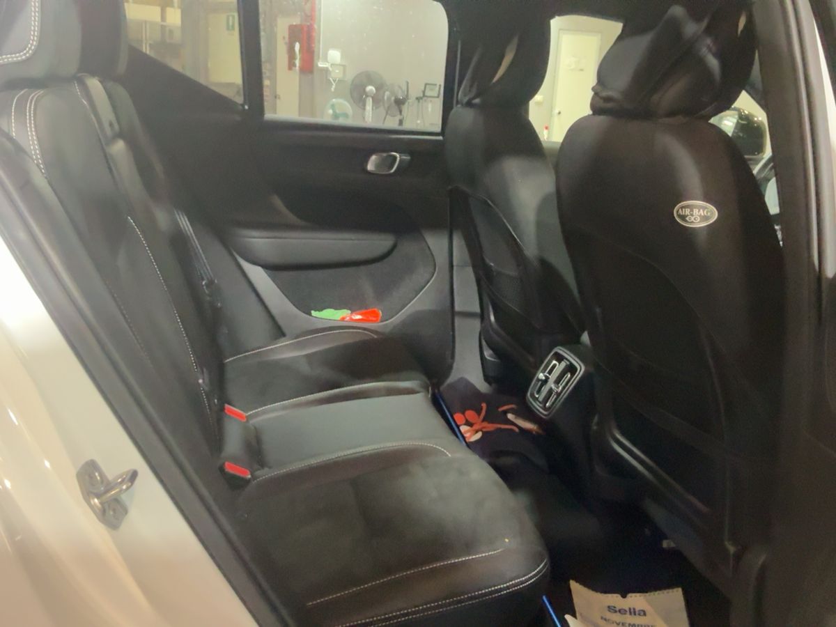 Volvo XC40 2018 — photo 20