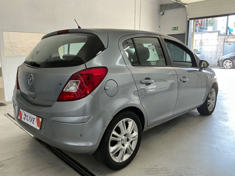 Opel Corsa 1.2 Cosmo — zdjęcie 2