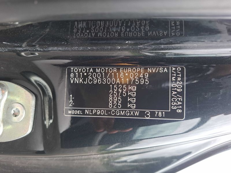 Toyota Yaris 1.4 D-4D Multimedia — zdjęcie 16