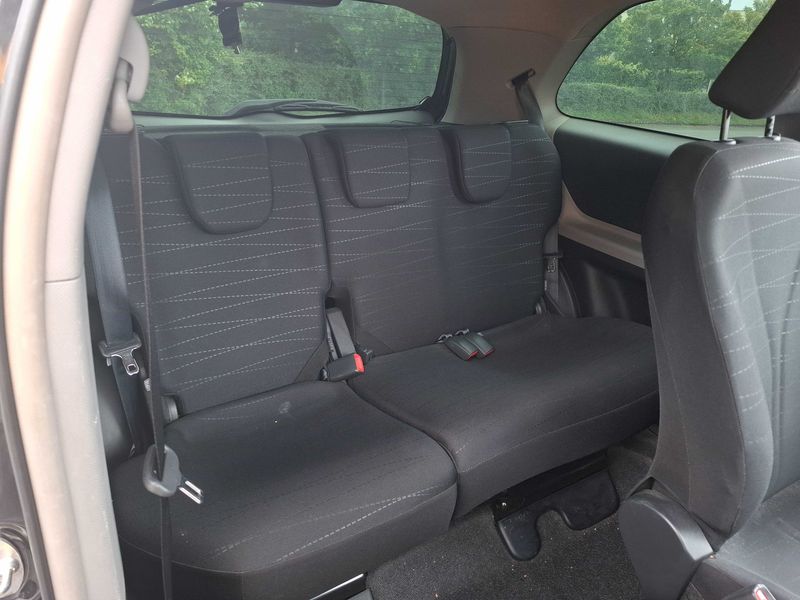 Toyota Yaris 1.4 D-4D Multimedia — zdjęcie 14
