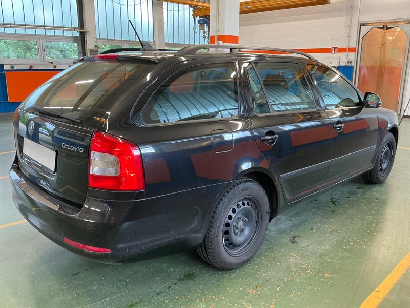 Skoda Octavia 1.6 TDI Ambition — zdjęcie 2