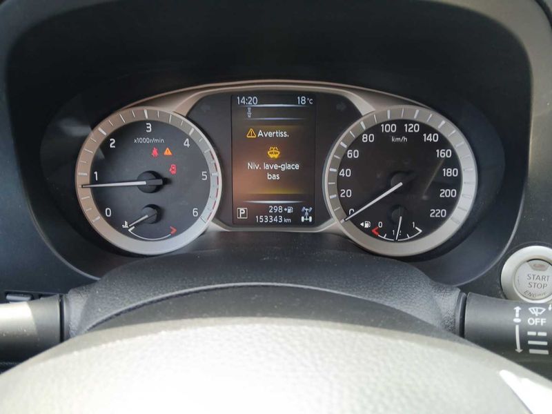 Nissan Navara Pick-up 2.5 dCi Double Cab LE 4x4 — zdjęcie 12