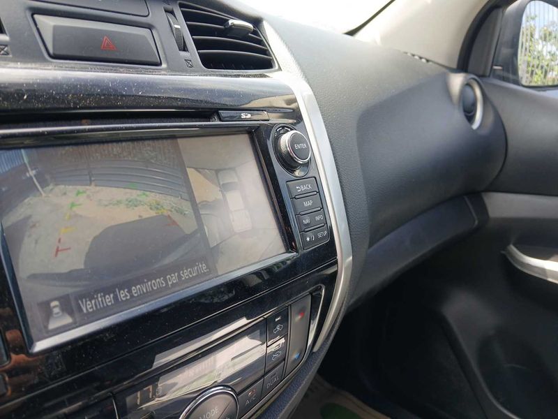 Nissan Navara Pick-up 2.5 dCi Double Cab LE 4x4 — zdjęcie 22