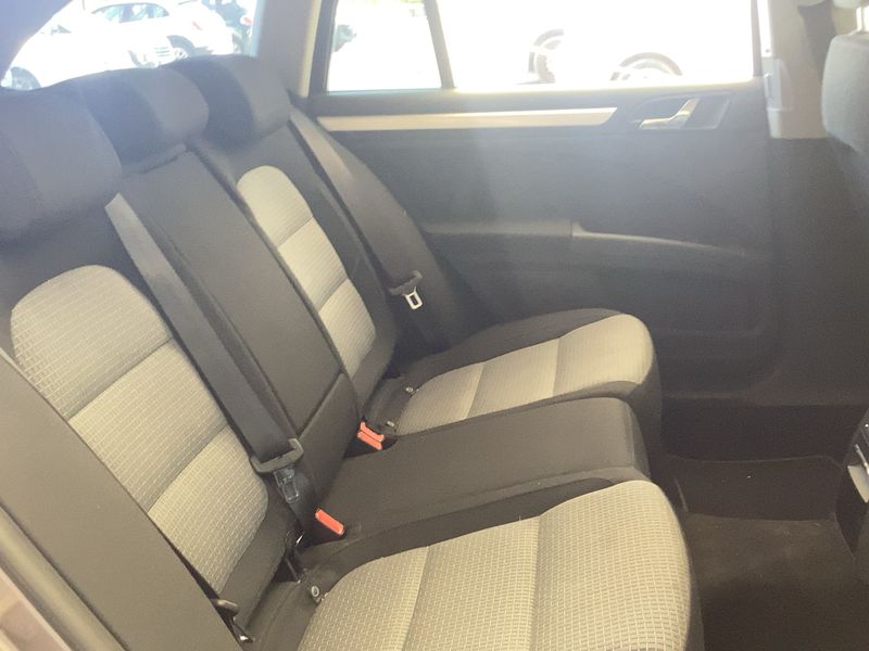 Skoda Superb 2.0 TDI Ambition 2011 – снимка 19