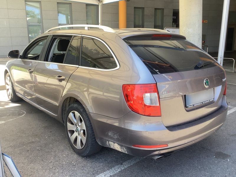 Skoda Superb 2.0 TDI Ambition 2011 – снимка 6