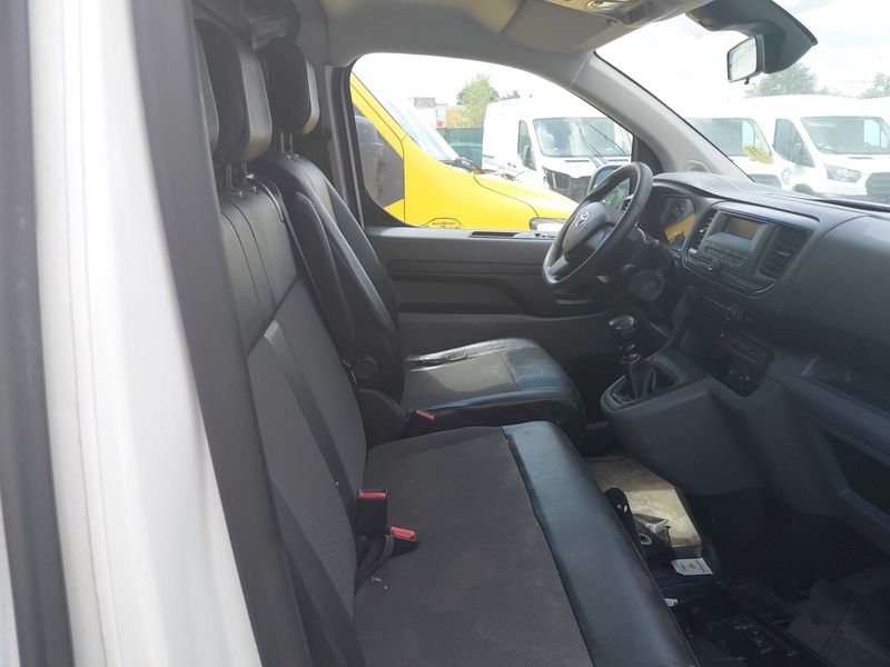 Toyota ProAce 1.5 D-4D Compact Comfort — zdjęcie 9