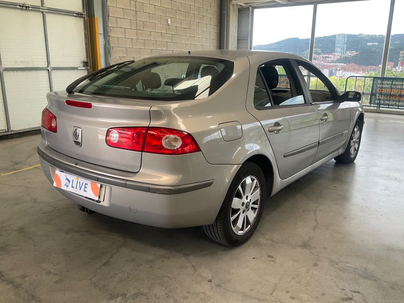 Renault Laguna 1.9 dCi Confort Expression — zdjęcie 2