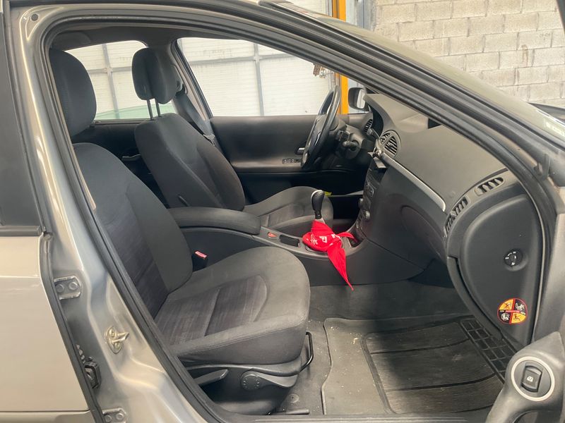 Renault Laguna 1.9 dCi Confort Expression — zdjęcie 3