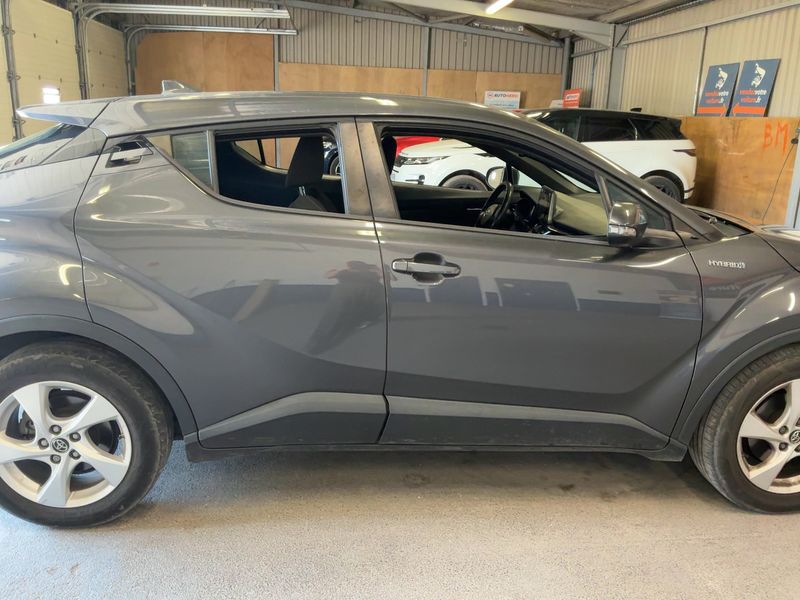 Toyota C-HR 1.8 Hybrid Dynamic — zdjęcie 7