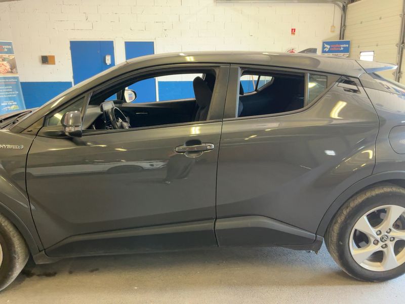 Toyota C-HR 1.8 Hybrid Dynamic — zdjęcie 4