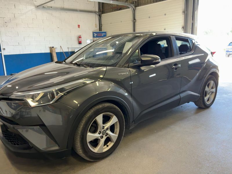 Toyota C-HR 1.8 Hybrid Dynamic — zdjęcie 2