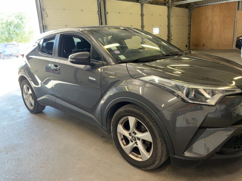 Toyota C-HR 1.8 Hybrid Dynamic — zdjęcie 8