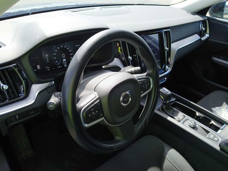 Volvo V60 2.0 D3 Momentum 2018 – снимка 18