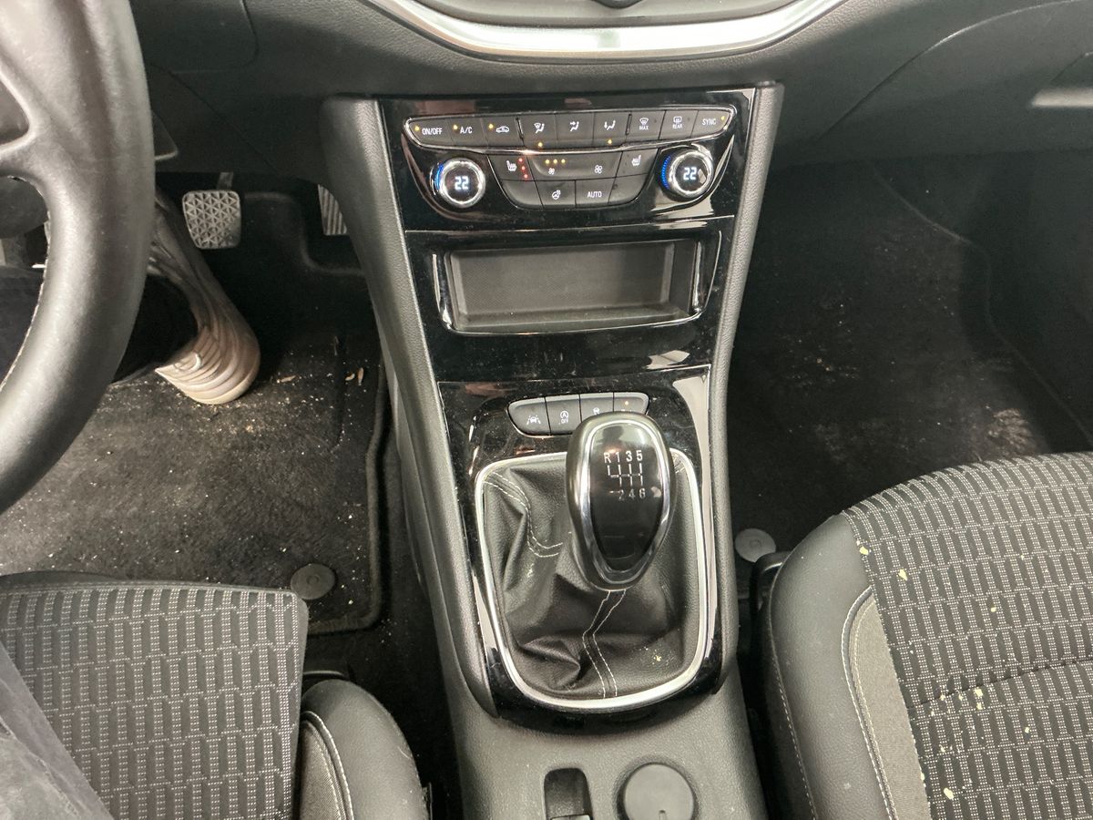 Opel Astra 2020 — photo 28