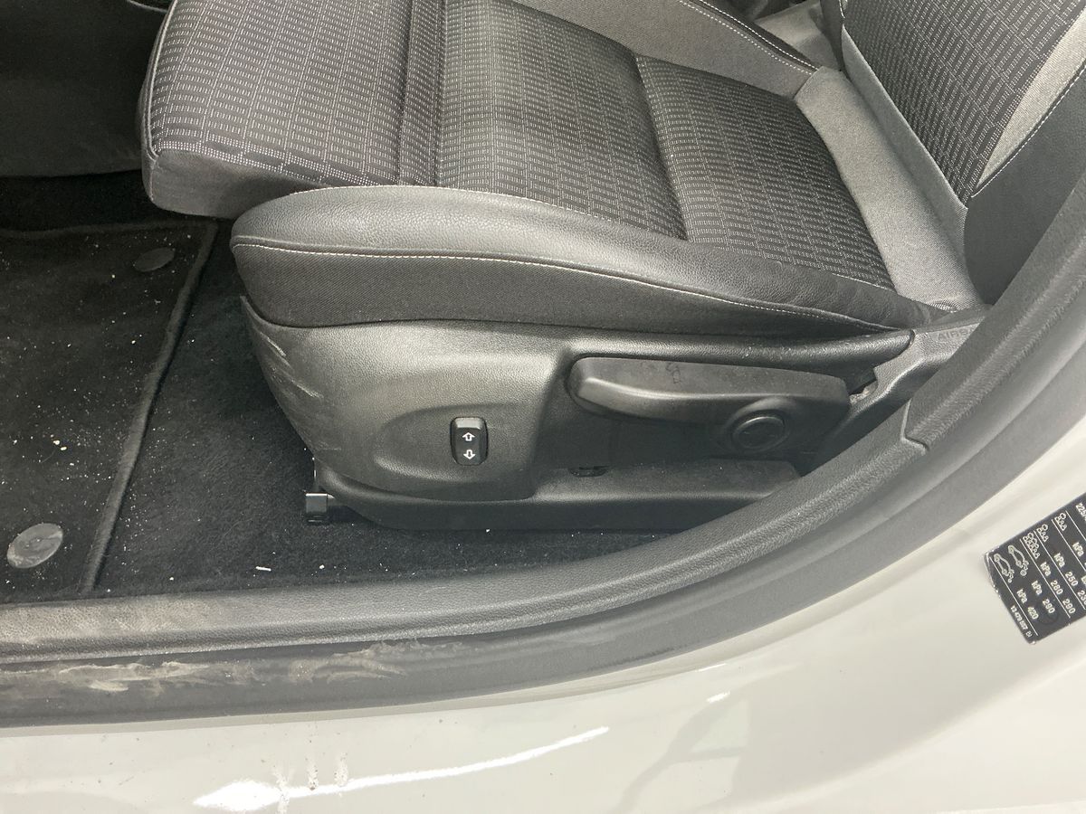 Opel Astra 2020 — photo 25