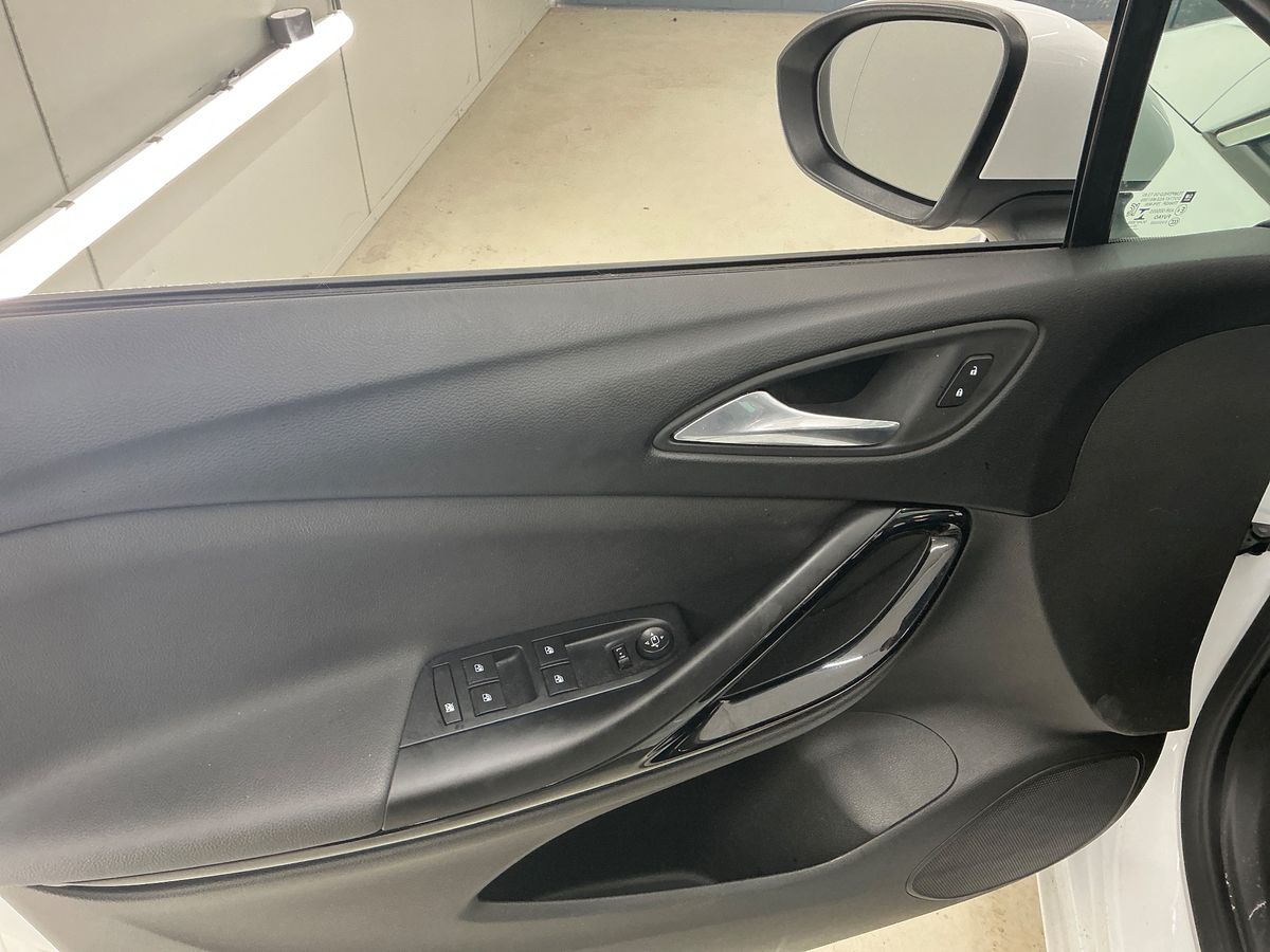 Opel Astra 2020 — photo 24