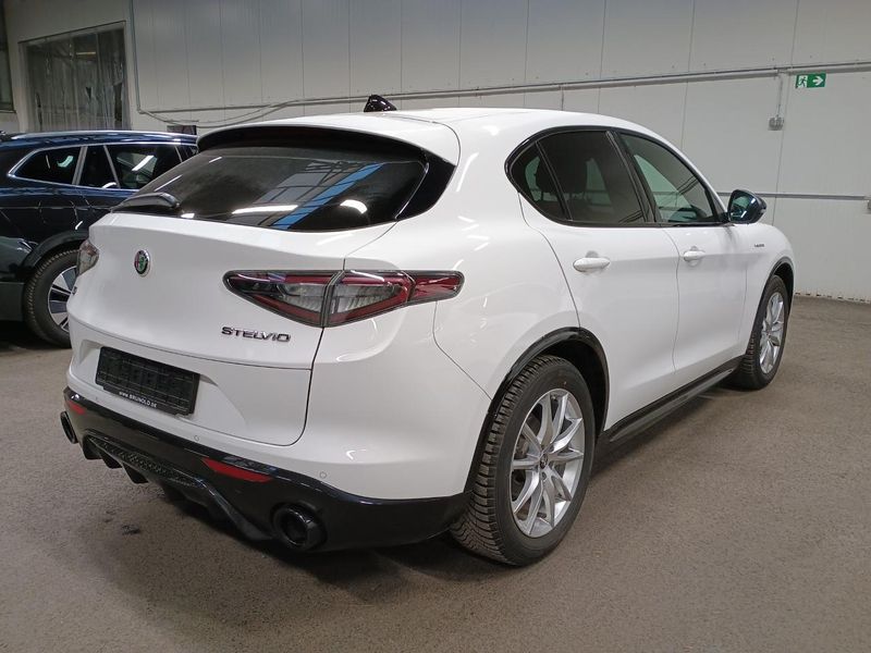Alfa Romeo Stelvio 2.2 JTDM Veloce Q4 — zdjęcie 3