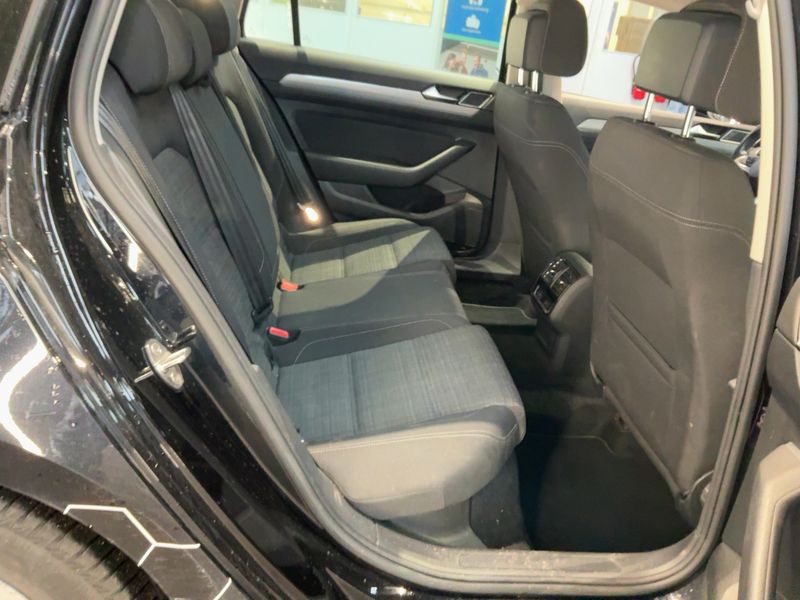 Volkswagen Passat 2.0 TDI Business — zdjęcie 14