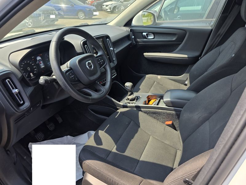 Volvo XC40 1.5 T2 Momentum Core 2WD — zdjęcie 9