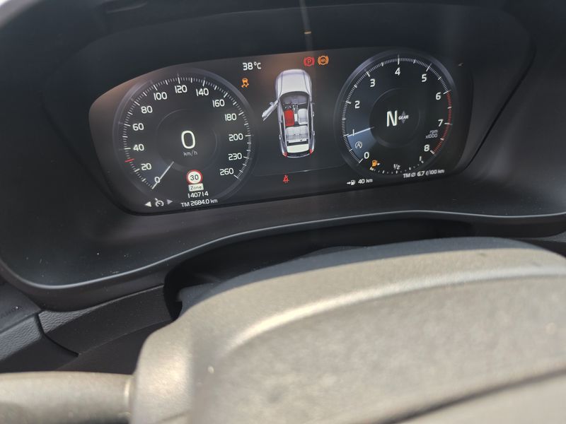Volvo XC40 1.5 T2 Momentum Core 2WD — zdjęcie 11