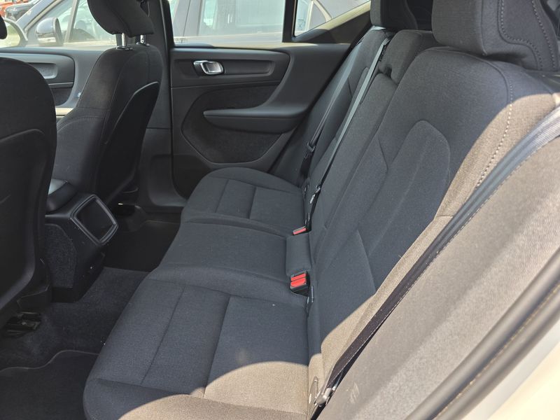 Volvo XC40 1.5 T2 Momentum Core 2WD — zdjęcie 12