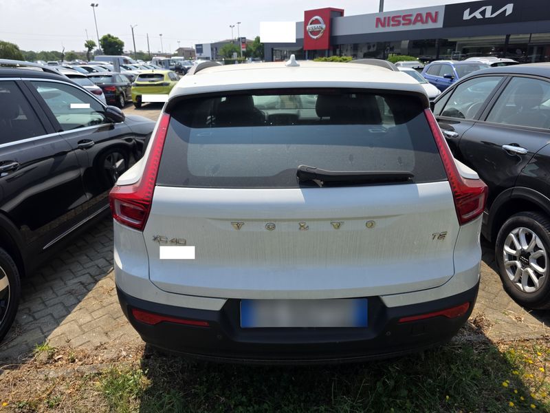 Volvo XC40 1.5 T2 Momentum Core 2WD — zdjęcie 4