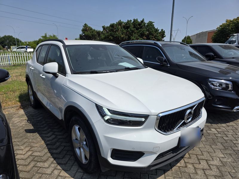 Volvo XC40 1.5 T2 Momentum Core 2WD — zdjęcie 6