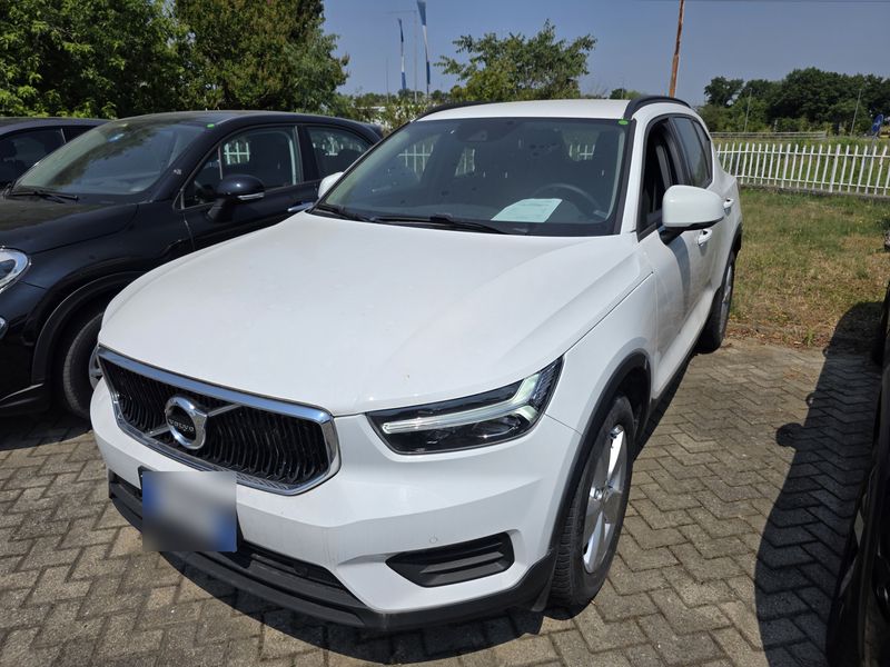 Volvo XC40 1.5 T2 Momentum Core 2WD