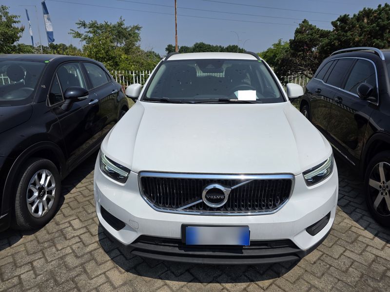 Volvo XC40 1.5 T2 Momentum Core 2WD — zdjęcie 7