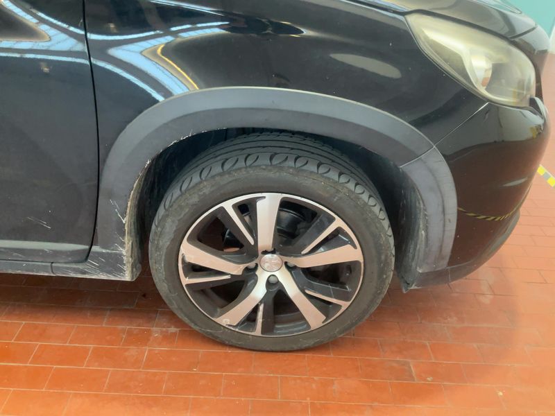 Peugeot 2008 1.6 Blue-HDi Allure 2016 – снимка 11