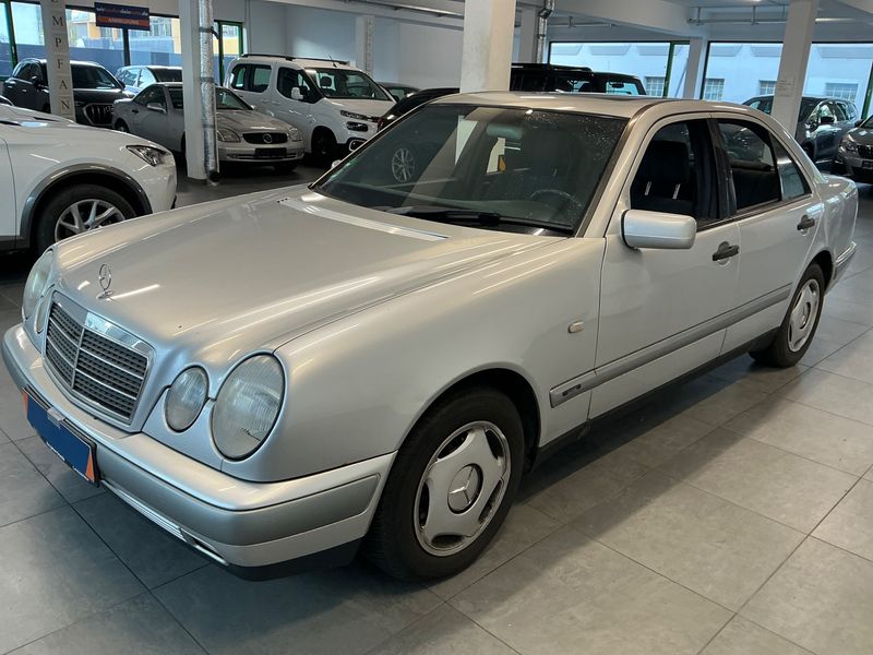 Mercedes-Benz E-Klasse E 240 Classic