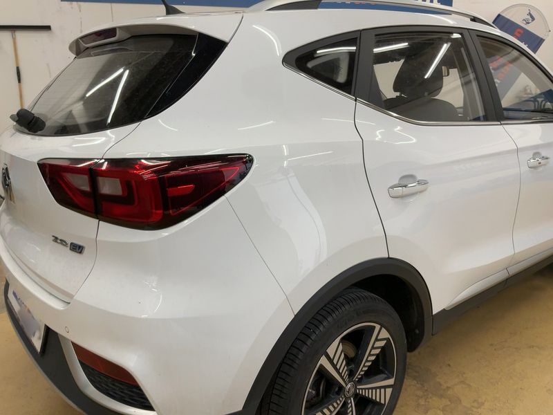 MG ZS electric drive 105 kW Luxury — zdjęcie 6