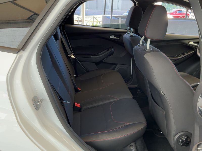 Ford Focus 1.5 TDCi ST-Line — zdjęcie 14