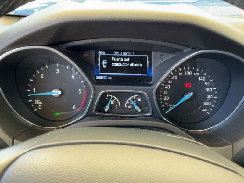Ford Focus 1.5 TDCi ST-Line — zdjęcie 13