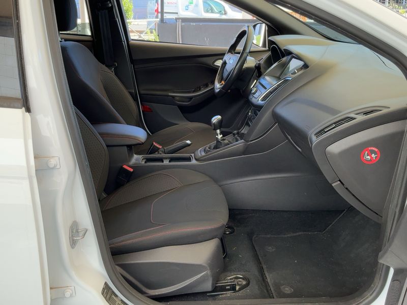 Ford Focus 1.5 TDCi ST-Line — zdjęcie 11