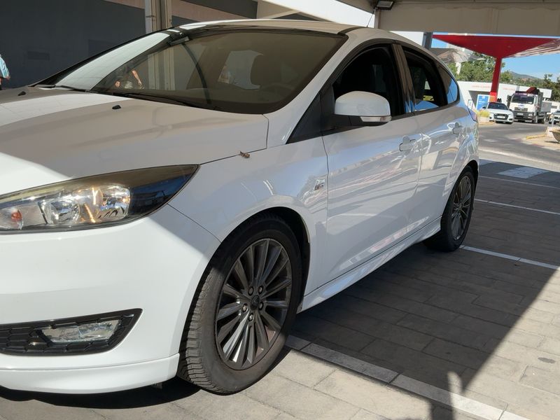 Ford Focus 1.5 TDCi ST-Line — zdjęcie 2