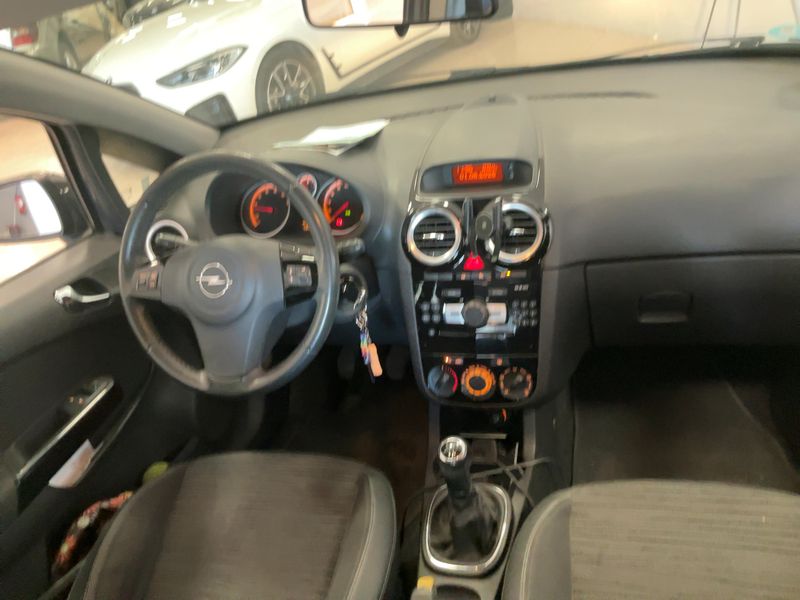 Opel Corsa 1.4 Selective — zdjęcie 12
