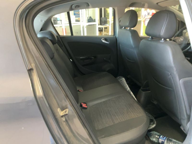 Opel Corsa 1.4 Selective — zdjęcie 14