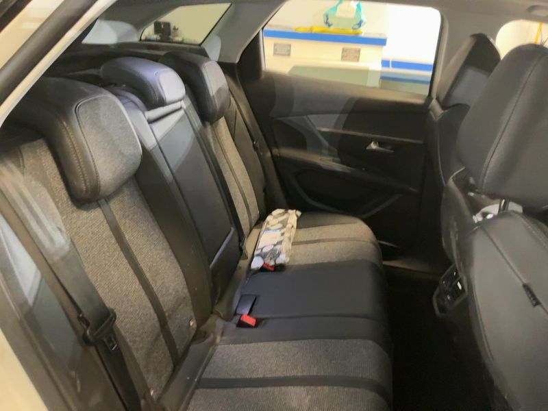 Peugeot 3008 1.2 PureTech Allure — zdjęcie 14