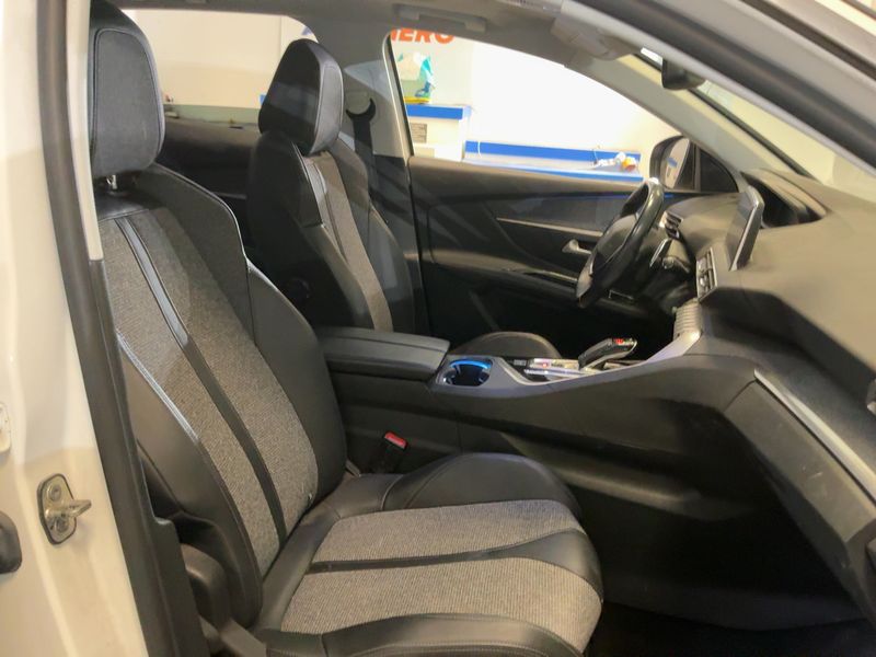 Peugeot 3008 1.2 PureTech Allure — zdjęcie 11