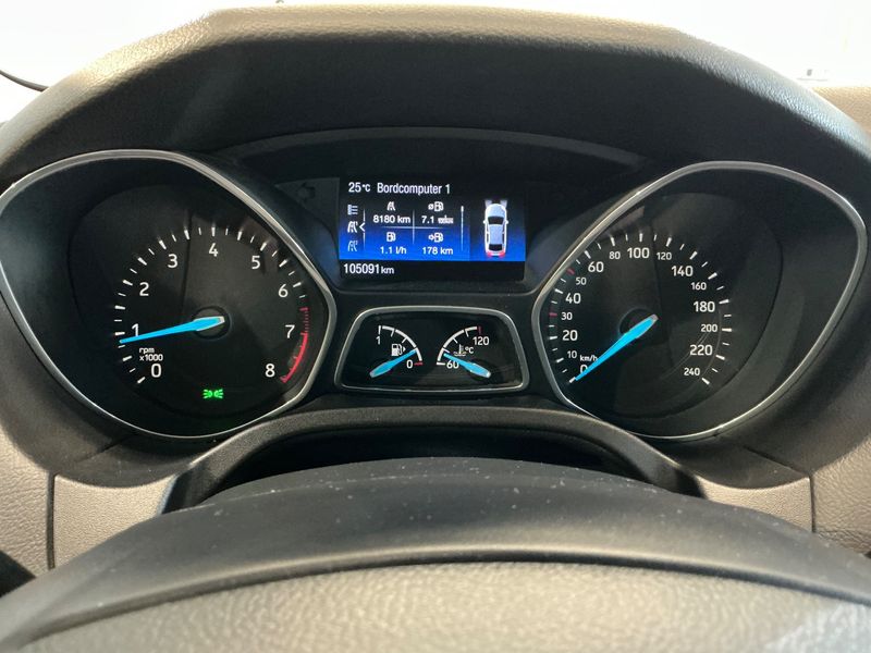 Ford Focus 1.0 EcoBoost Titanium — zdjęcie 13
