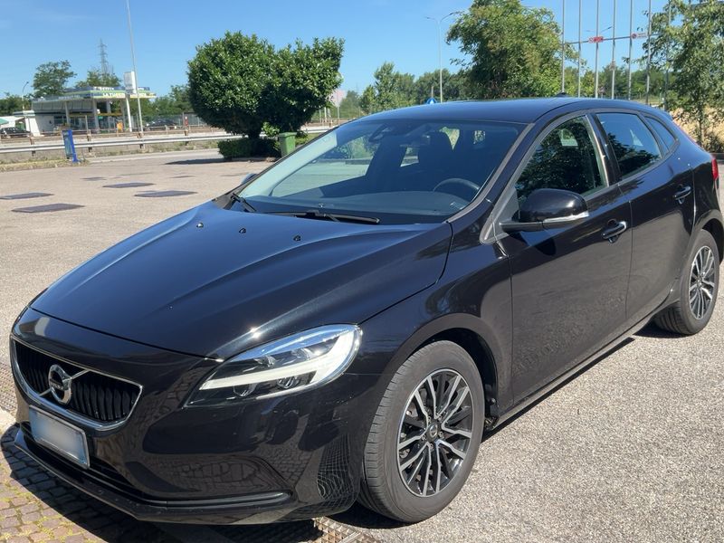 2019 Volvo V40