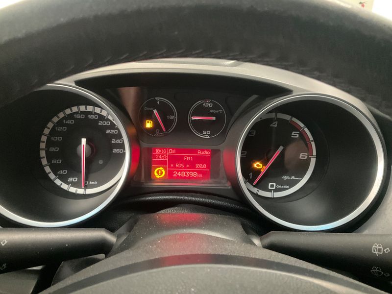 Alfa Romeo Giulietta 1.6 JTDM Exclusive — zdjęcie 4