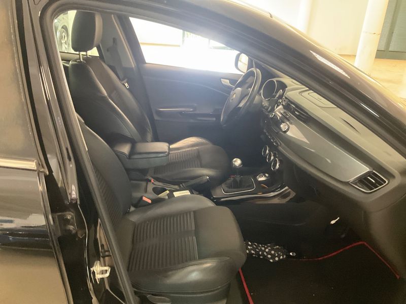 Alfa Romeo Giulietta 1.6 JTDM Exclusive — zdjęcie 3