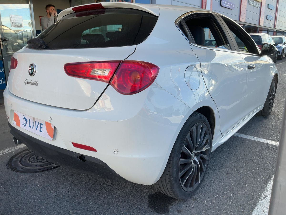 Alfa Romeo 2015 — photo 9